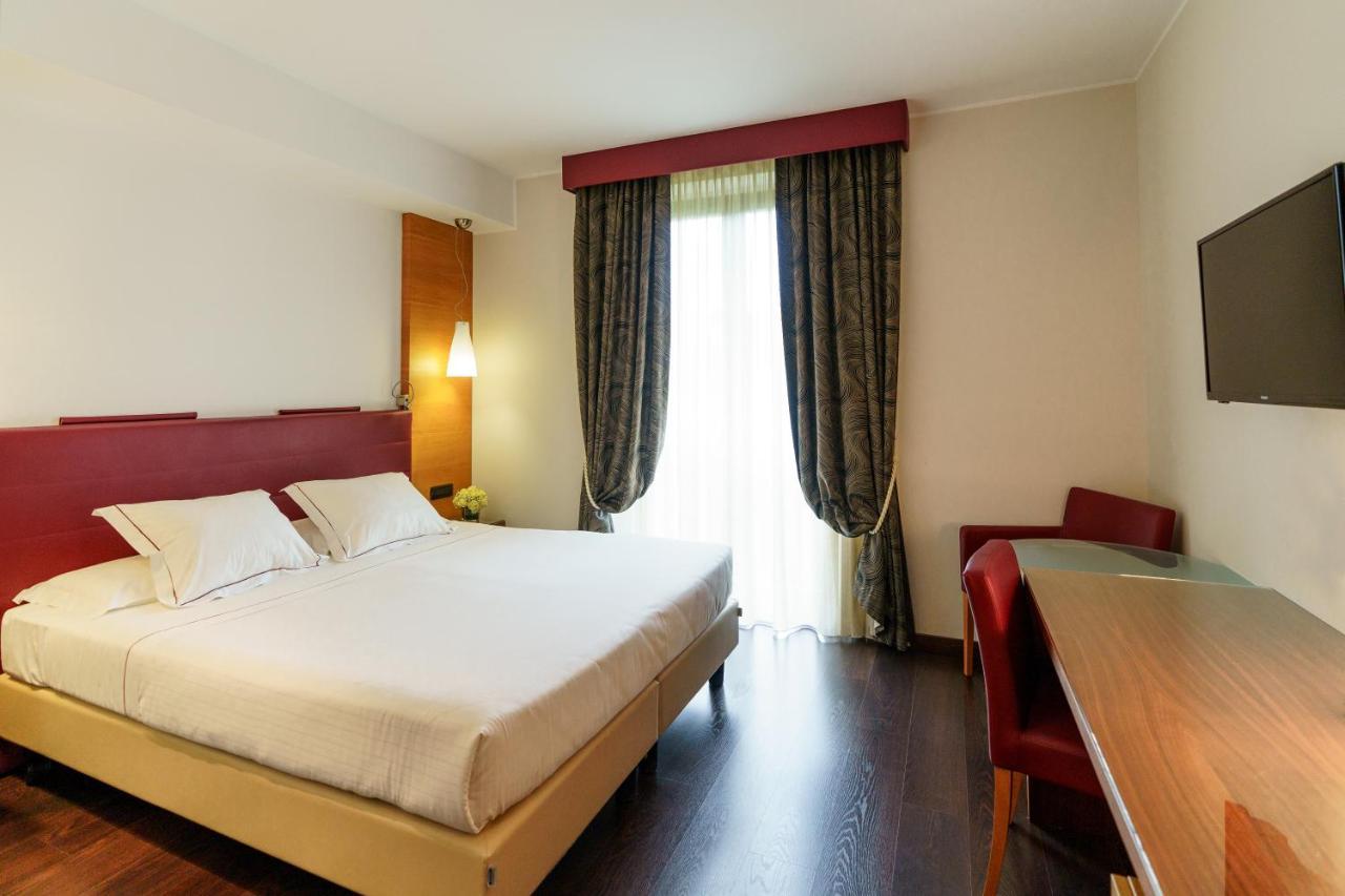 Red'S Redaelli Hotel Barzanò Екстериор снимка